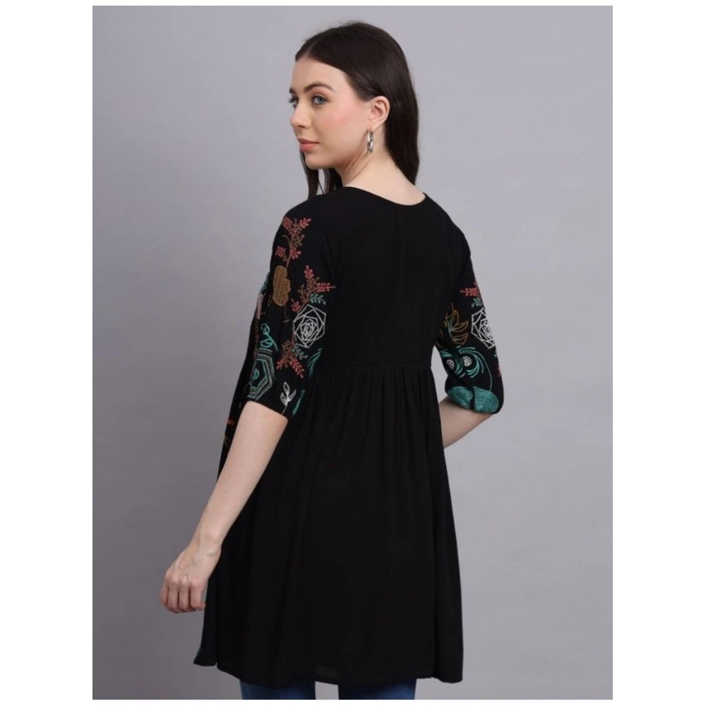 Casual 3-4th Sleeve Embrodery Royon Top